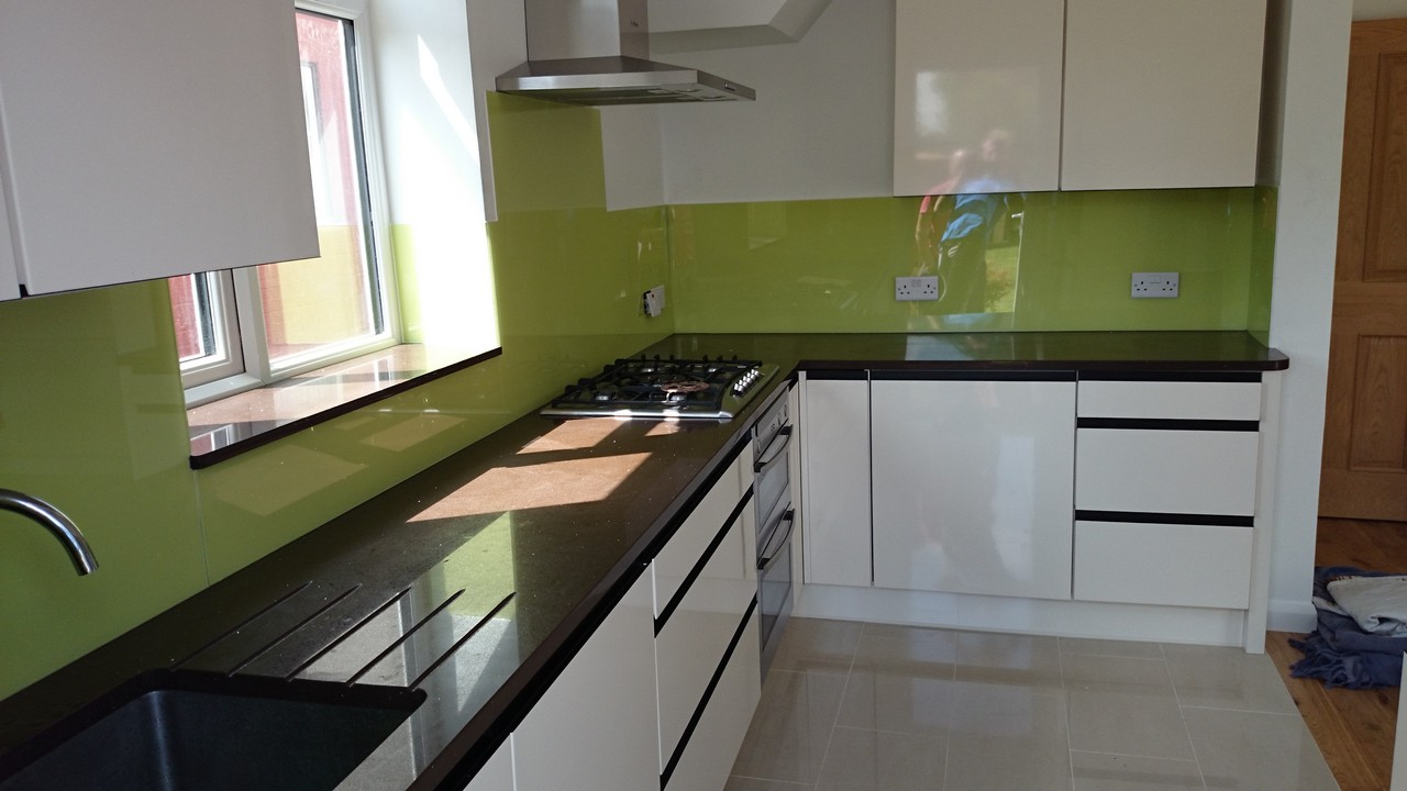 Lime green glass kitchen splashback installed by Rotherhithe glaziers